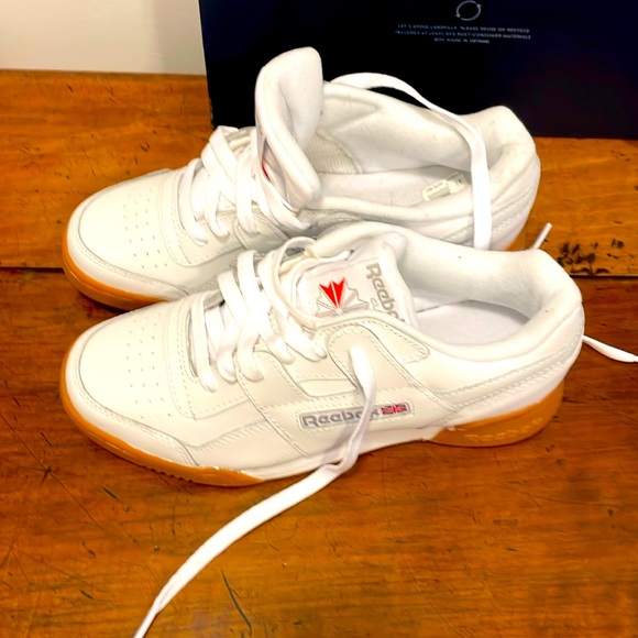 Reebok women’s/Youth. Never been worn. - Picture 4 of 5